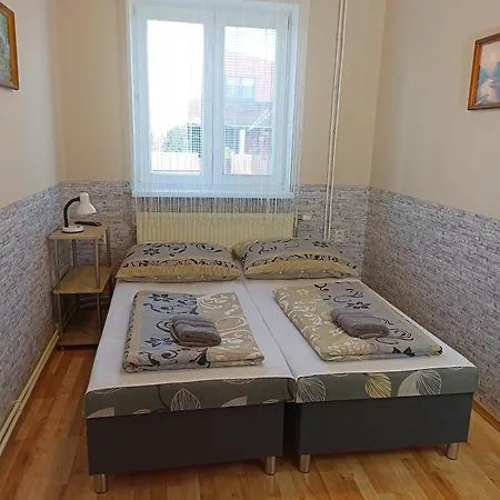 Abturist Πανσιόν Štúrovo